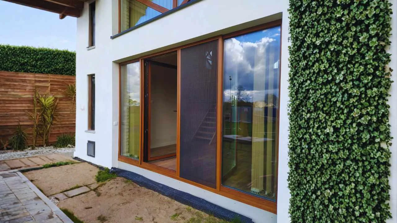 You are currently viewing Rodzaje moskitier – jaką moskitierę wybrać do okien i drzwi?